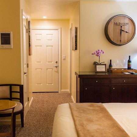 The Vendange Carmel Inn & Suites Buitenkant foto