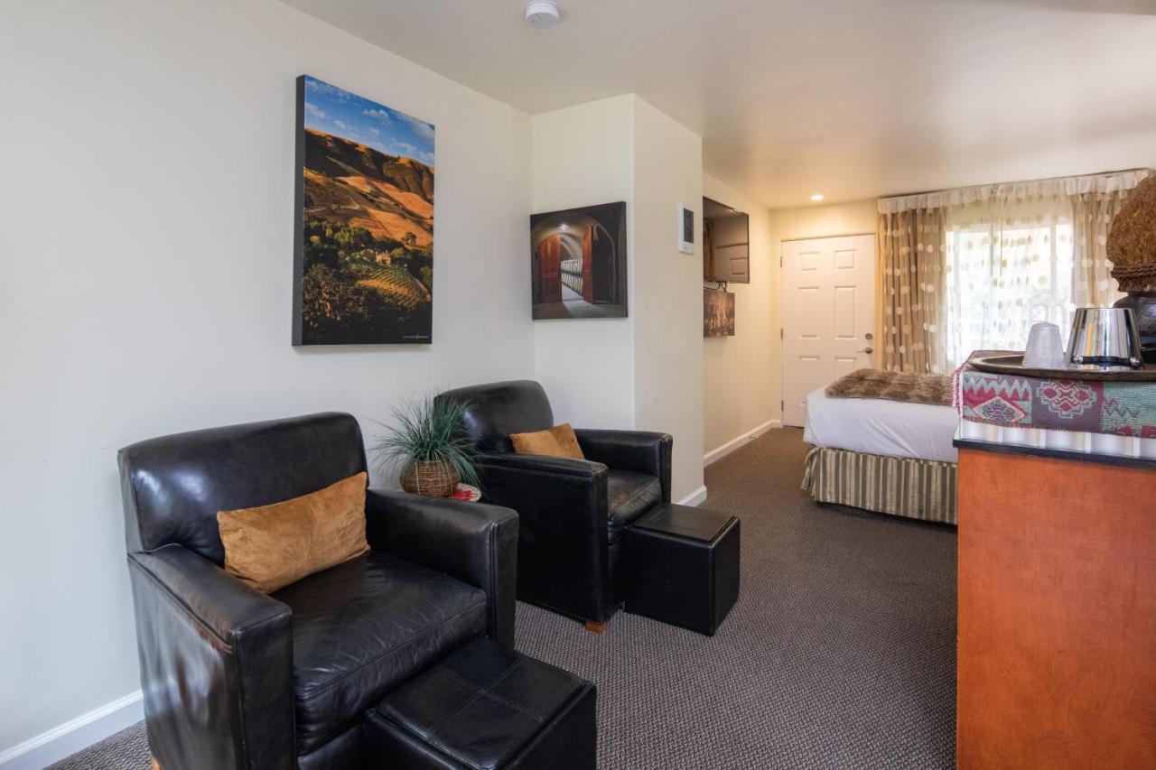 The Vendange Carmel Inn & Suites Buitenkant foto