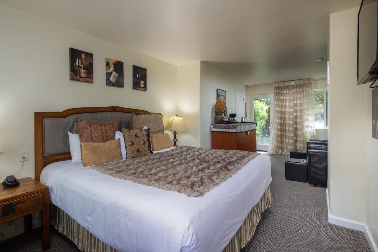 The Vendange Carmel Inn & Suites Buitenkant foto