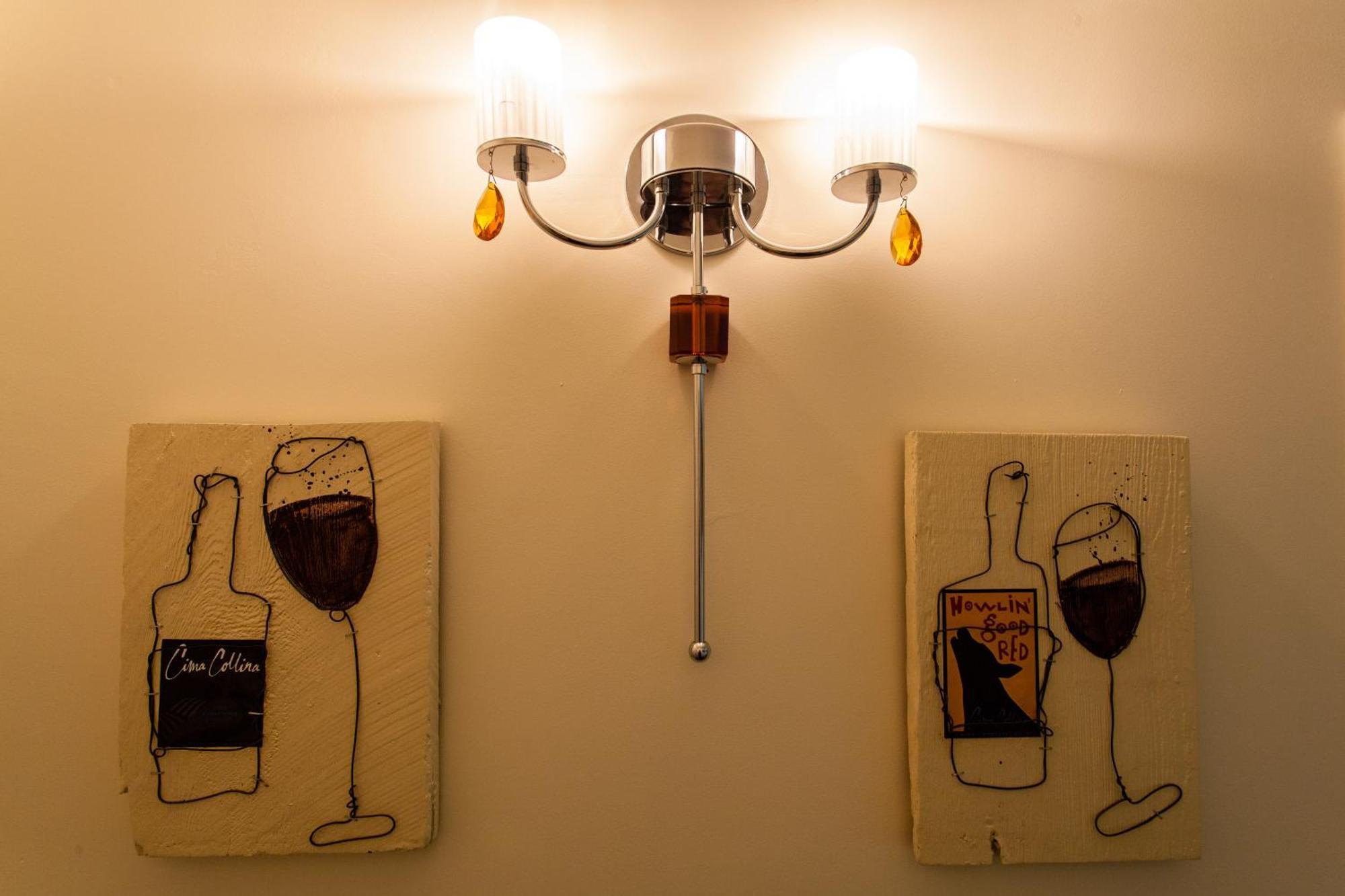The Vendange Carmel Inn & Suites Buitenkant foto