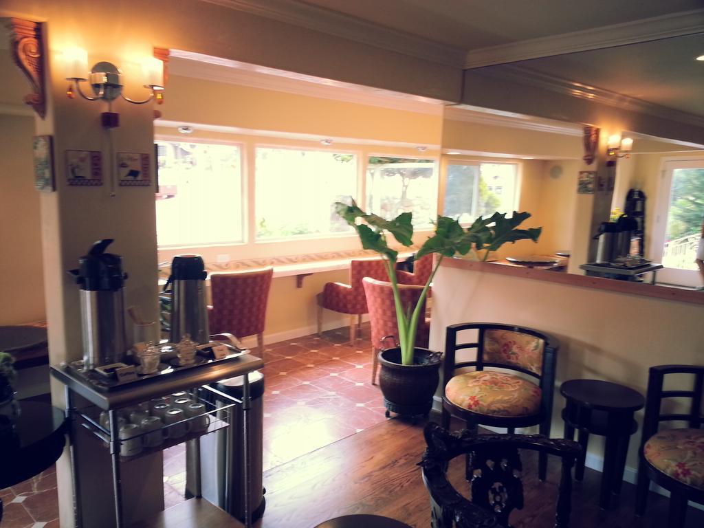 The Vendange Carmel Inn & Suites Buitenkant foto