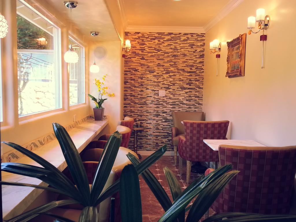 The Vendange Carmel Inn & Suites Buitenkant foto